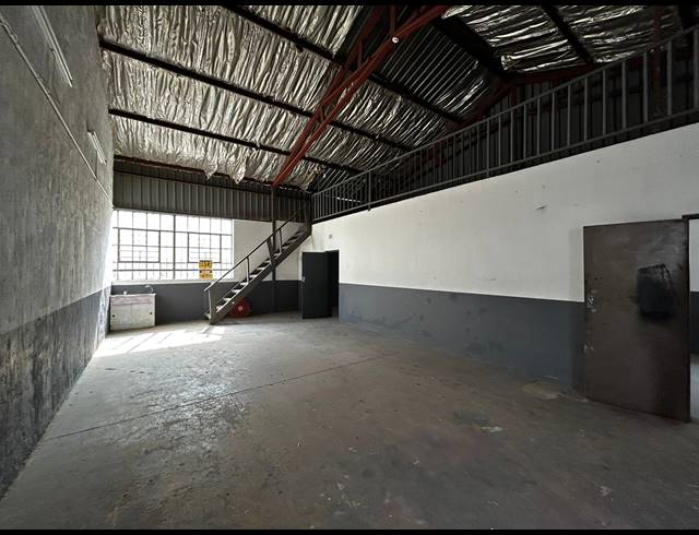 150M² WAREHOUSE TO LET IN WYNBERG